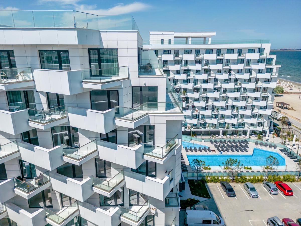 Crystal Beach - Infinity Pool & Spa Resort Năvodari Buitenkant foto