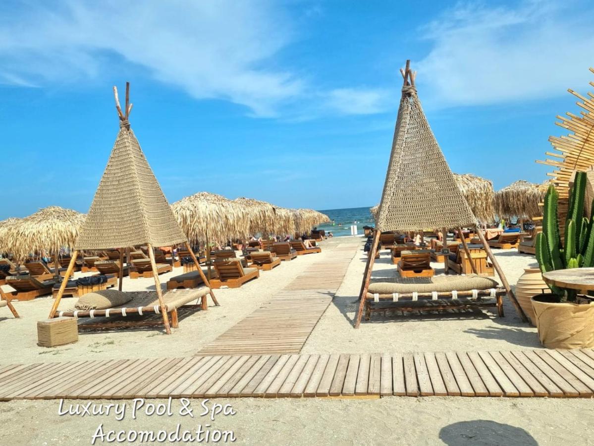 Crystal Beach - Infinity Pool & Spa Resort Năvodari Buitenkant foto