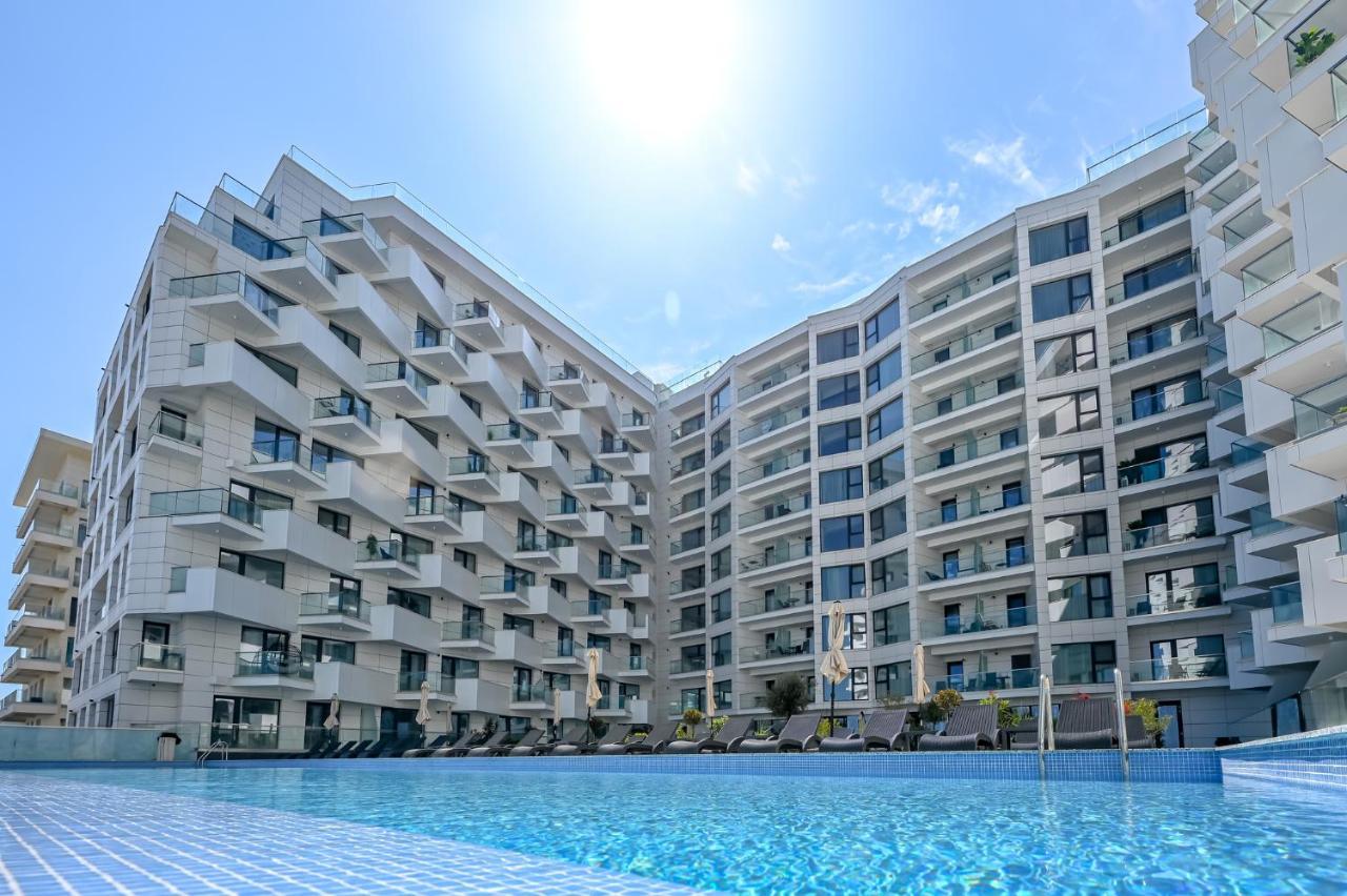 Crystal Beach - Infinity Pool & Spa Resort Năvodari Buitenkant foto
