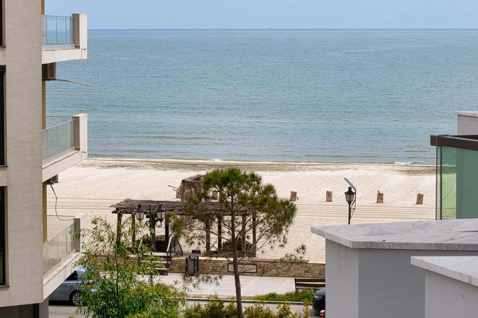 Crystal Beach - Infinity Pool & Spa Resort Năvodari Buitenkant foto