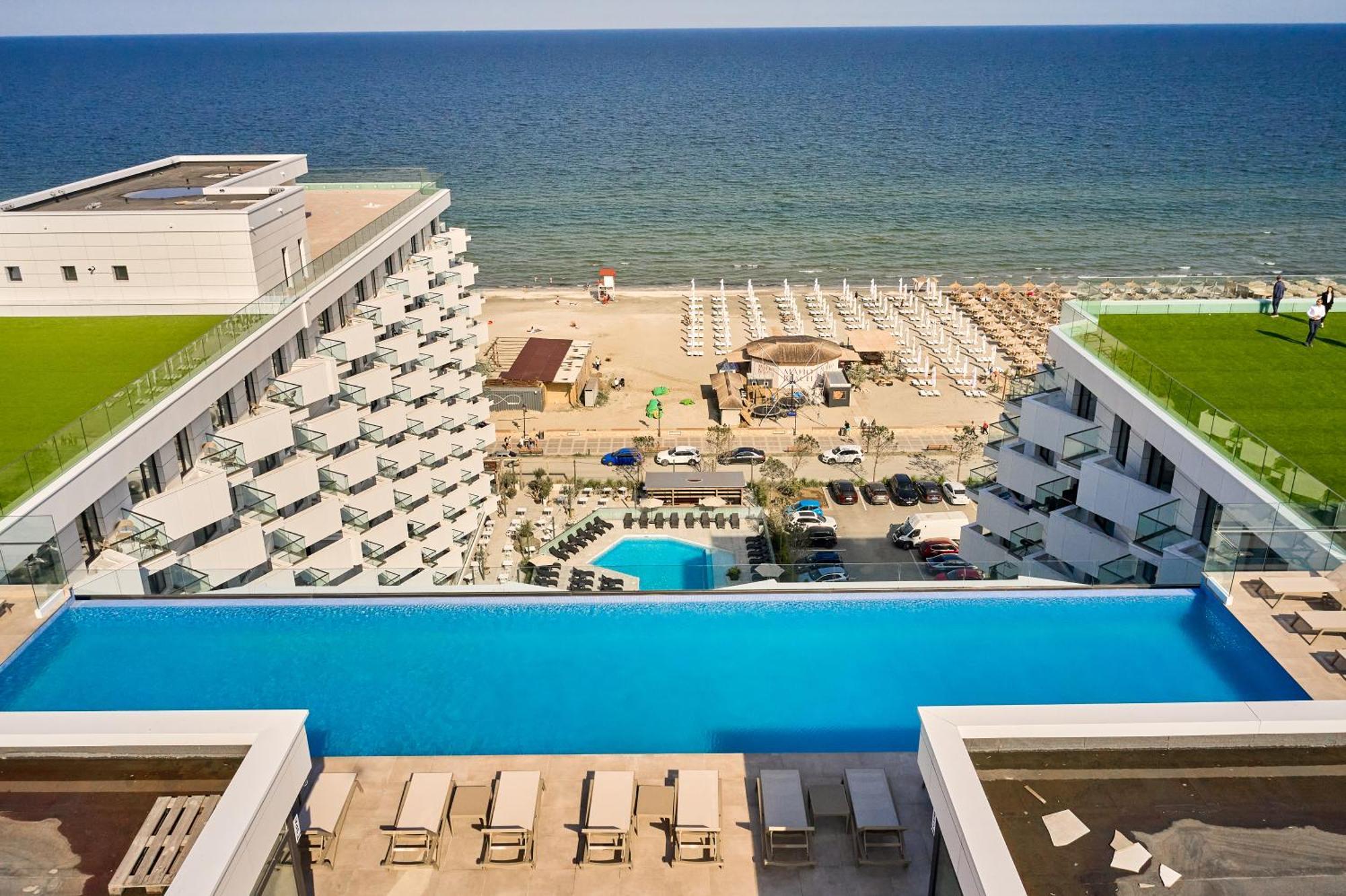 Crystal Beach - Infinity Pool & Spa Resort Năvodari Buitenkant foto