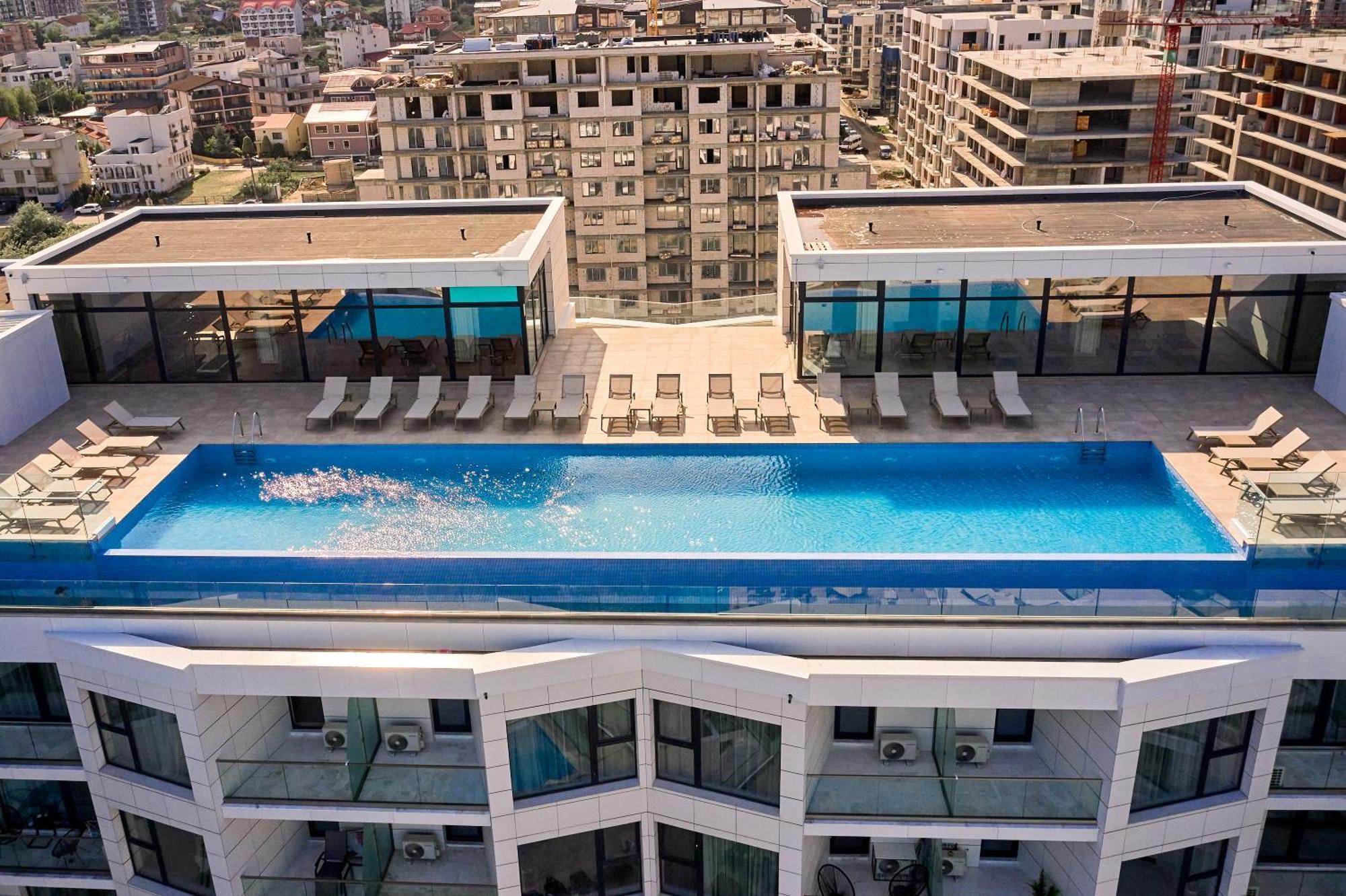 Crystal Beach - Infinity Pool & Spa Resort Năvodari Buitenkant foto
