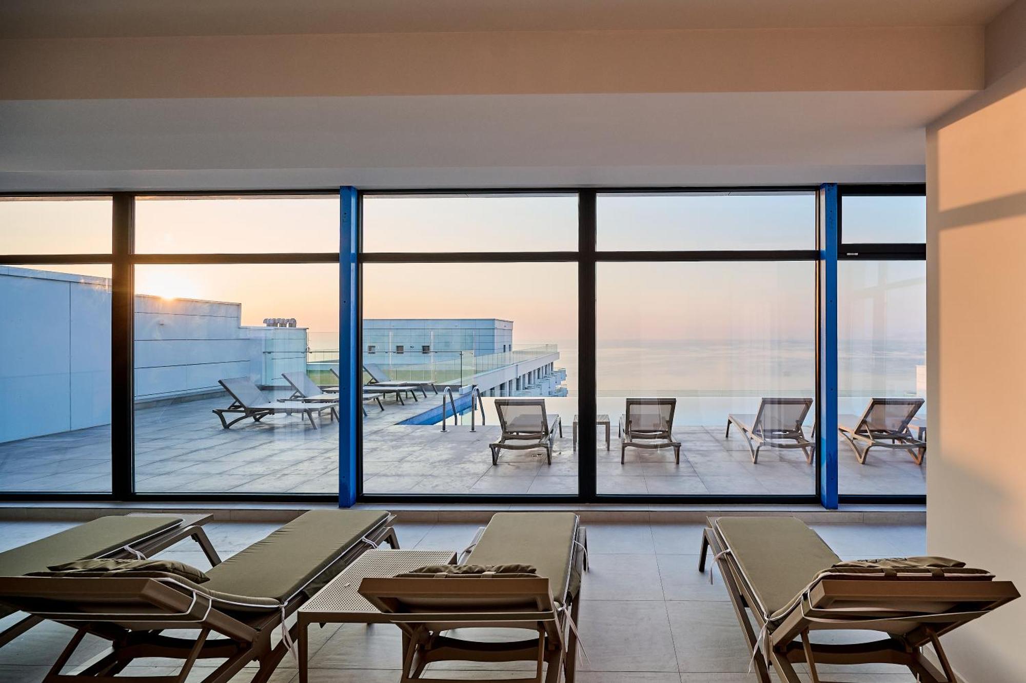 Crystal Beach - Infinity Pool & Spa Resort Năvodari Buitenkant foto
